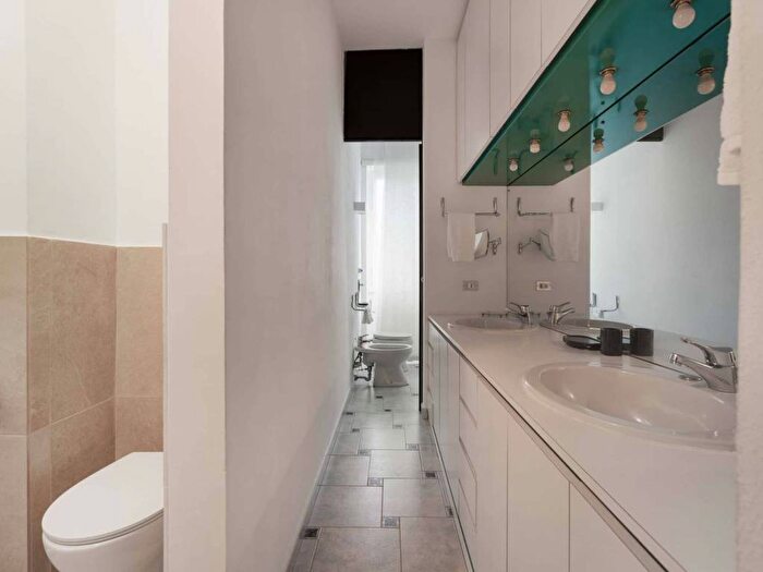 Appartamento trilocale in affitto in Via Teodosio, Casoretto, Milano