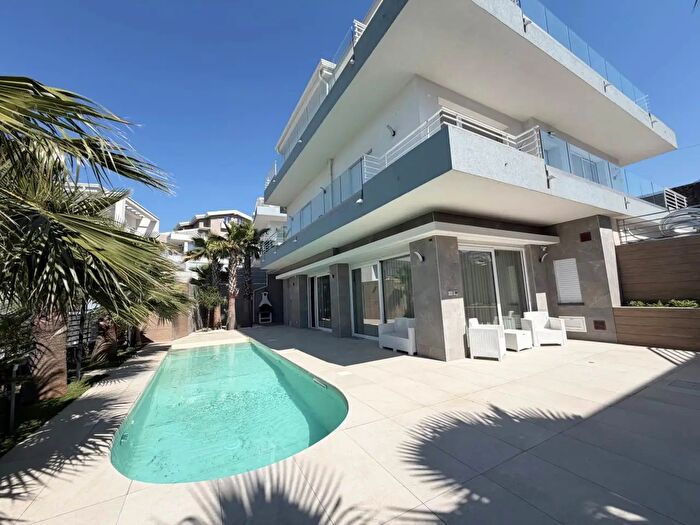 Casa con 8 locali in vendita in Via Polveriera, Gravina Di Catania