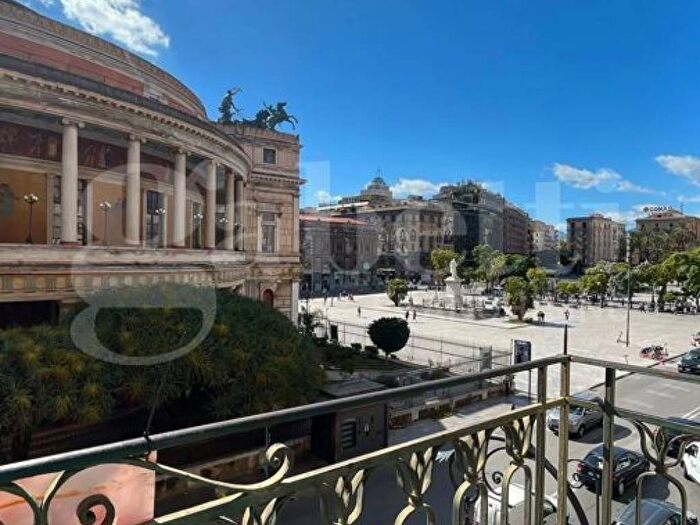 Appartamento trilocale in affitto in Via Turati, Politeama Ruggiero Settimo, Palermo