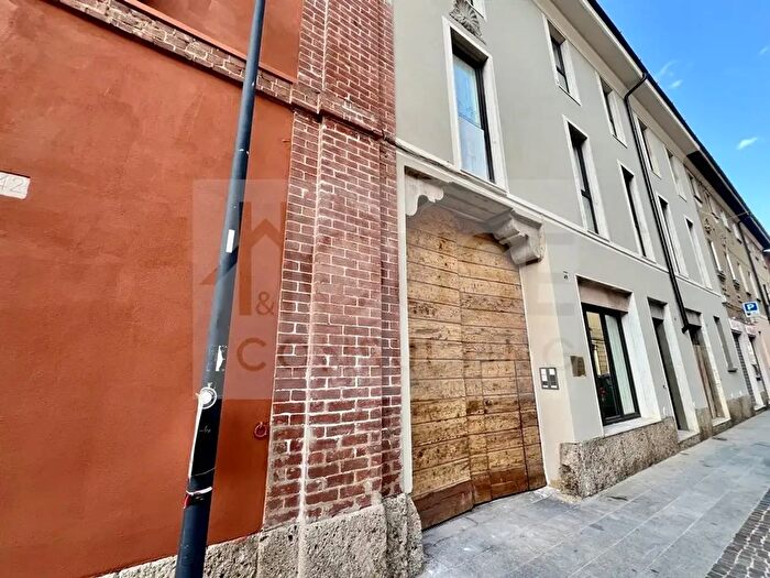 Appartamento bilocale in affitto in Via Umberto I, Arcore