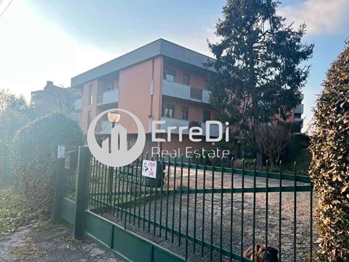 Casa con 10 locali in vendita in Via Adda Monza, Monza