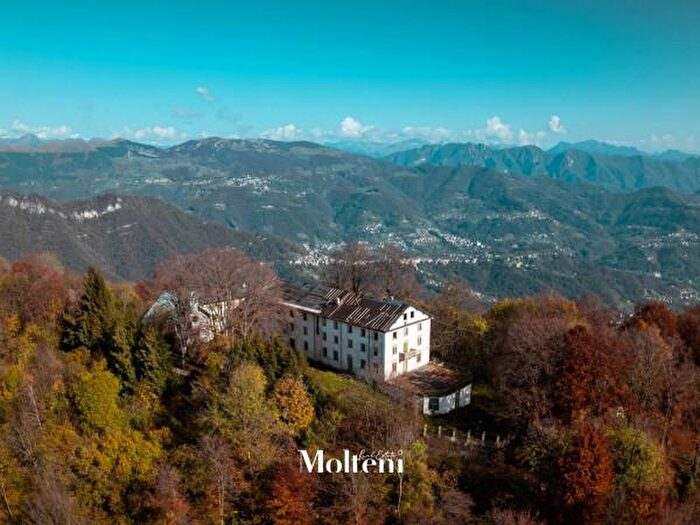 Casa in vendita in Via Pertus, Carenno