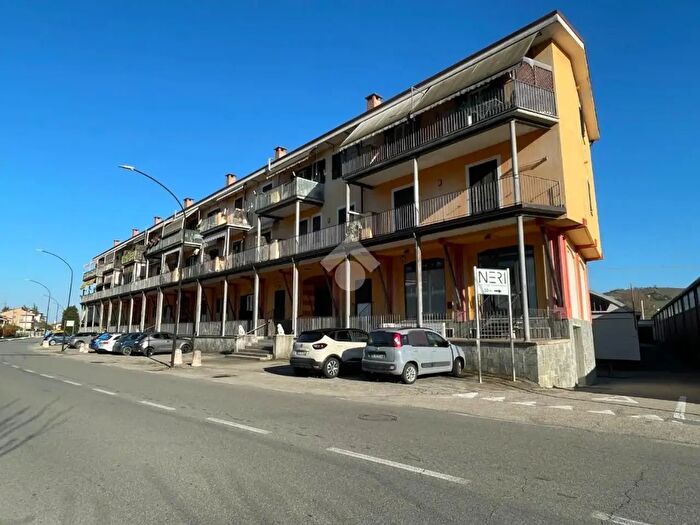 Appartamento con 5 locali in vendita in Via Asti, Canelli