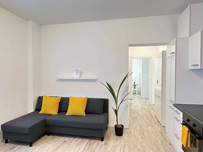 Appartamento trilocale in affitto in Via Monte San Genesio, Dergano, Milano