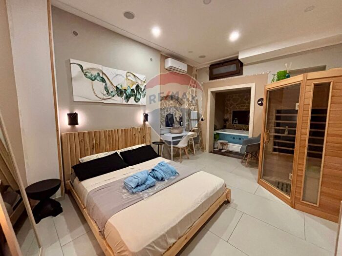 Casa bilocale in vendita in Via Santa Chiara, Brindisi