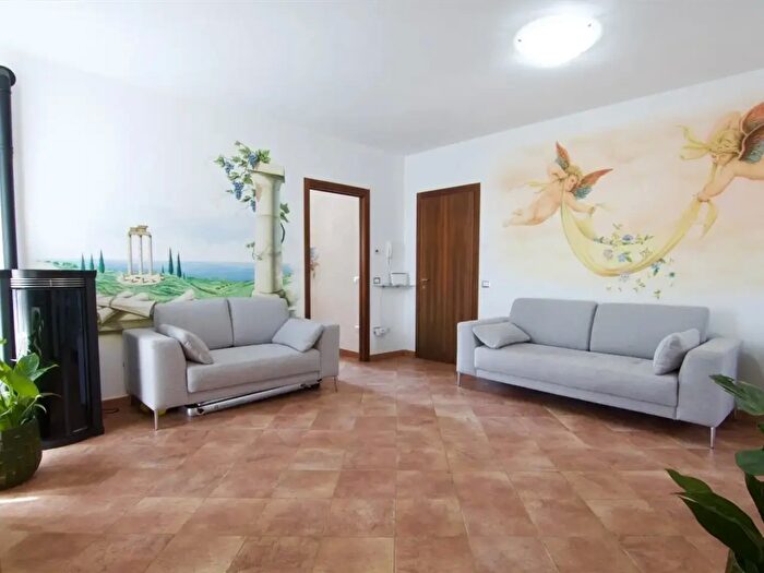 Casa con 7 locali in vendita in Zevio