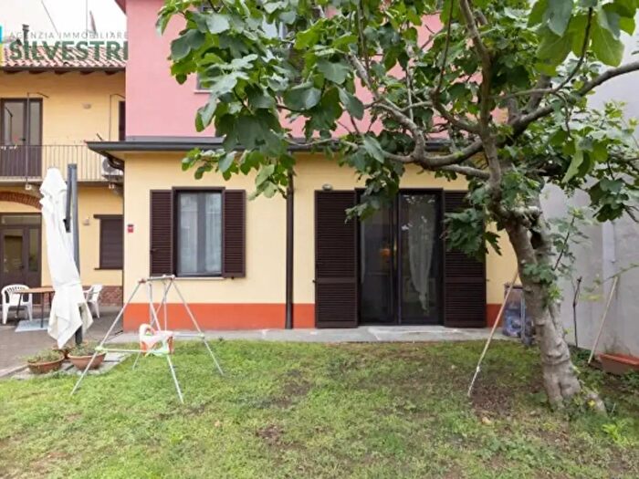Casa quadrilocale in vendita in Novara