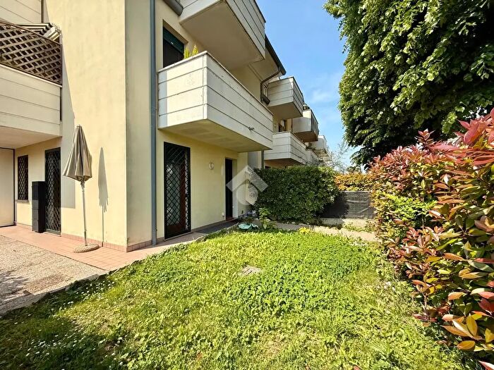 Appartamento bilocale in vendita in Via Puccini, Abano Terme