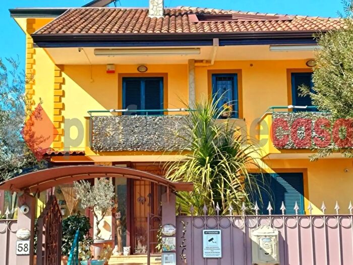 Casa con 10 locali in vendita in Via Malche, Giffoni Sei Casali