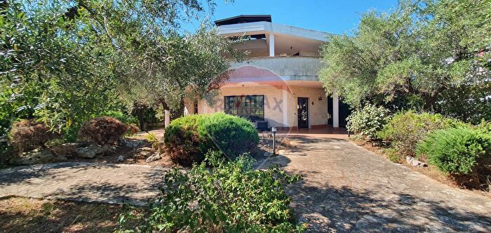 Casa con 9 locali in vendita in Via Aldo Rossi, Casamassima