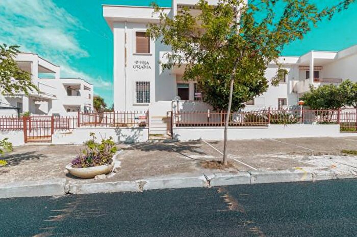 Appartamento trilocale in vendita in Viale Giove, Lesina