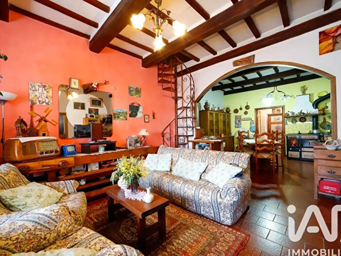Casa con 8 locali in vendita in Via Azzarese, Santa Fiora