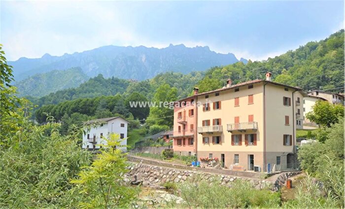 Casa con 15 locali in vendita in Via Roncaglia Entro San Giovanni Bianco Bg, San Giovanni Bianco