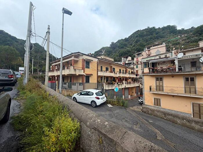 Appartamento trilocale in affitto in Via San Marco Mili San Marco, Mili, Messina
