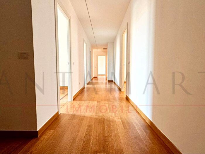 Appartamento con 5 locali in affitto in Piazza Santa Maria Beltrade, Duomo, Milano