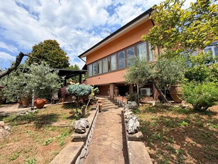 Casa con 6 locali in vendita in Via Colle Palombara, Zagarolo
