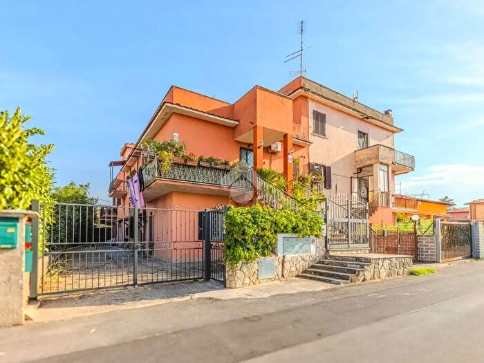 Appartamento con 5 locali in vendita in Via Santo Spirito, Anguillara Sabazia