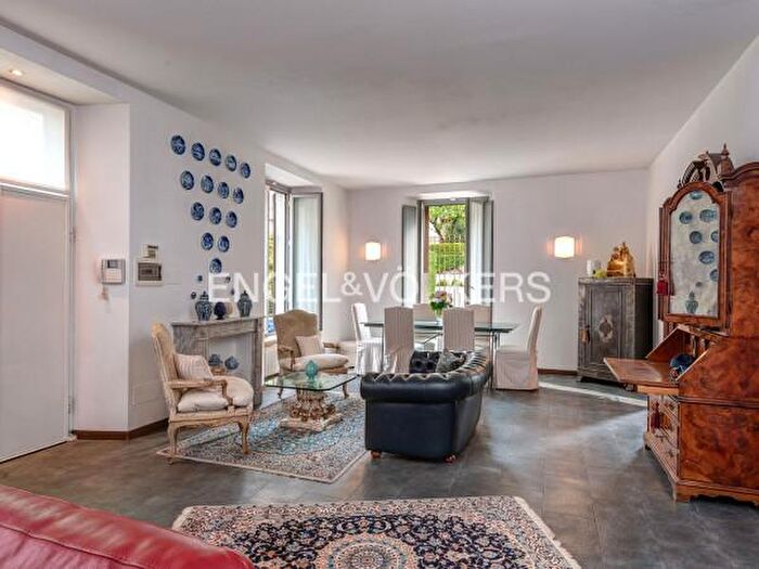 Appartamento con 5 locali in vendita in Via Santo Garovaglio, Como