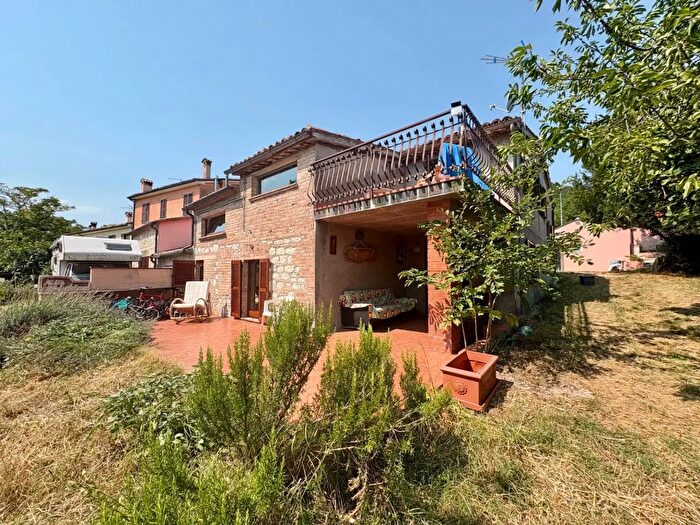 Casa con 8 locali in vendita in Fraz Cupo a, Fabriano