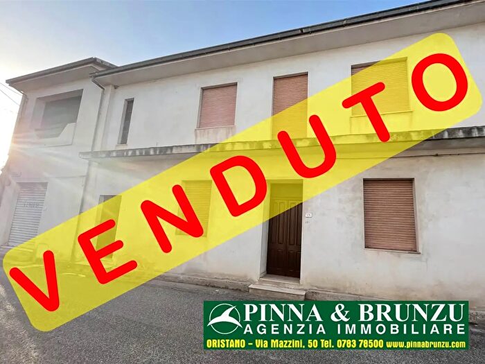 Casa con 10 locali in vendita in Via Napoli, Abbasanta