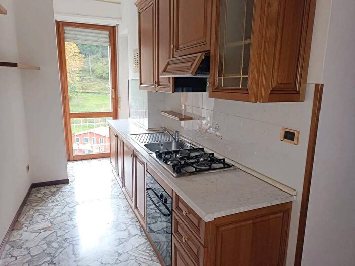 Appartamento con 6 locali in affitto in Via Angelo Grilli No Number, Centro, Borzonasca