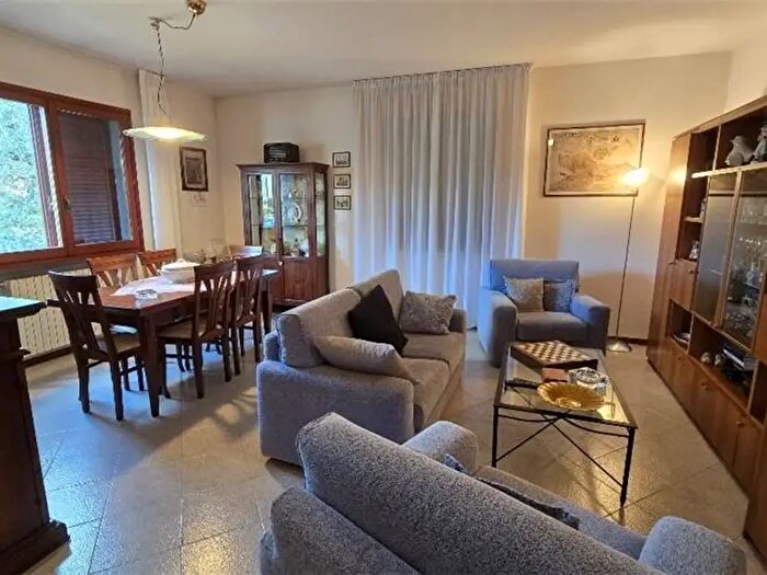 Casa con 8 locali in vendita in Fucecchio