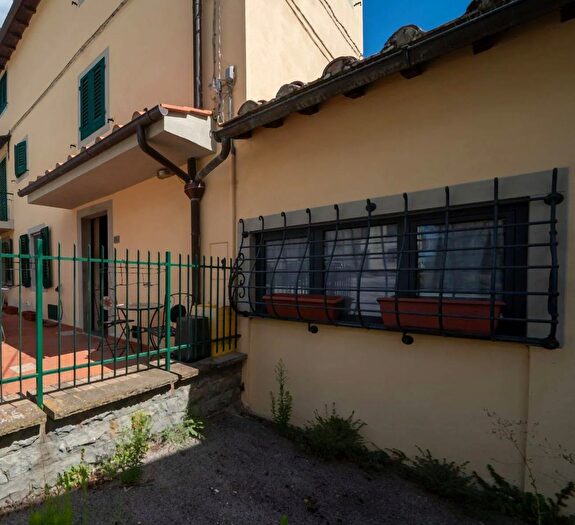 Casa con 8 locali in vendita in Via Filippo Turati, Reggello