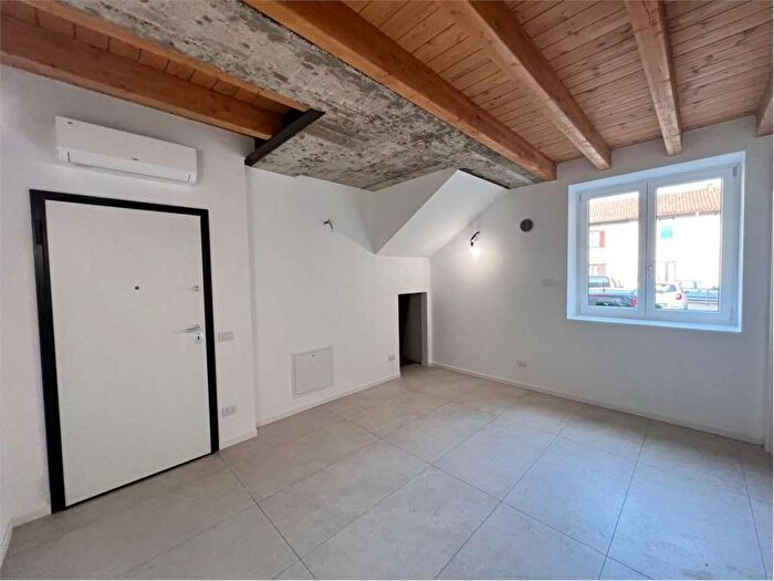 Appartamento bilocale in affitto in Piazza Giuseppe Garibaldi, Sovico