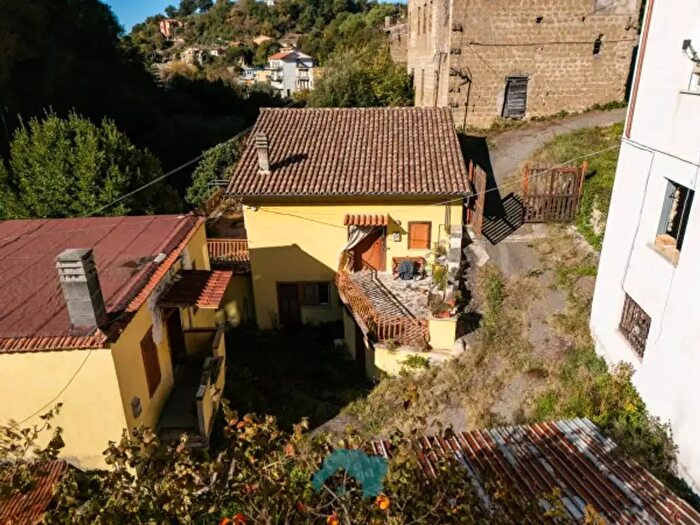 Casa con 6 locali in vendita in Via delle Conce, Poli