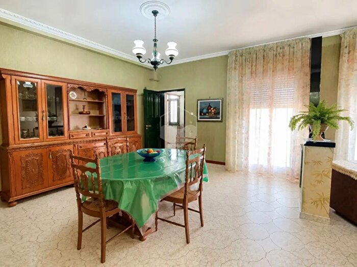Appartamento con 5 locali in vendita in Via Emanuele Sansone, Mazara Del Vallo