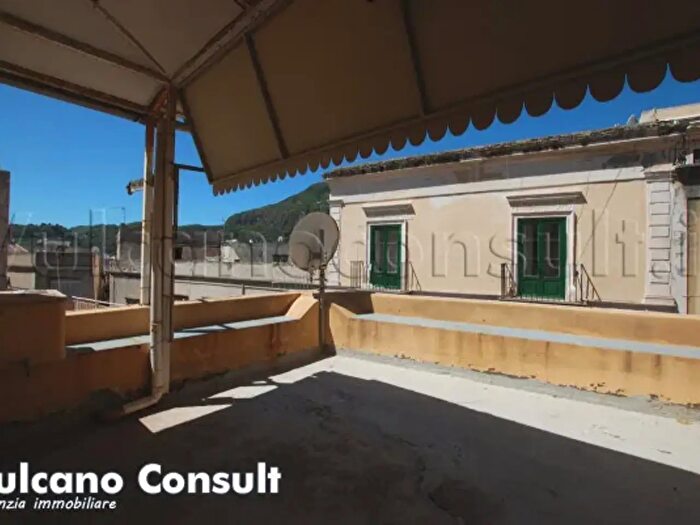 Appartamento con 5 locali in vendita in Via Giuseppe Garibaldi, Lipari