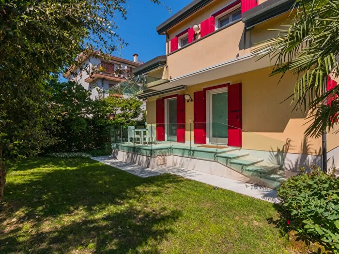 Casa con 7 locali in vendita in Via delle Regioni, Venezia