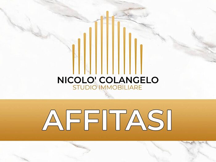 Appartamento bilocale in affitto in Via Luigi Favini, Centro, Caronno Pertusella