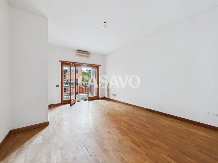 Appartamento trilocale in vendita in Roma