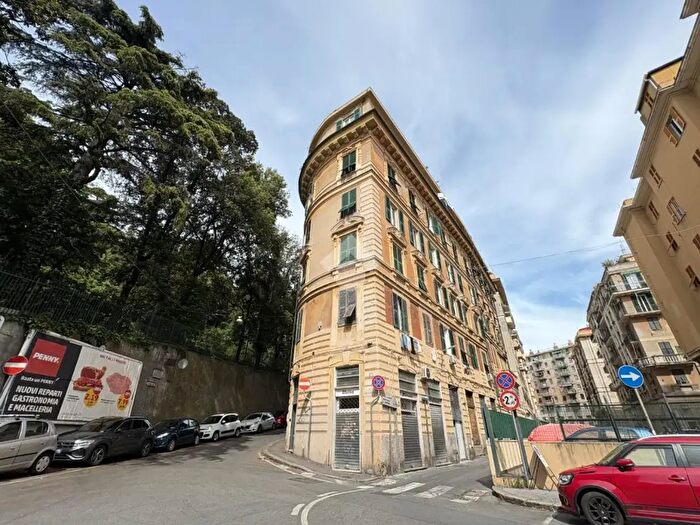 Appartamento con 5 locali in vendita in Via Imperiale, Genova
