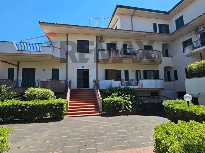 Appartamento bilocale in vendita in Via delle Camelie, Riposto