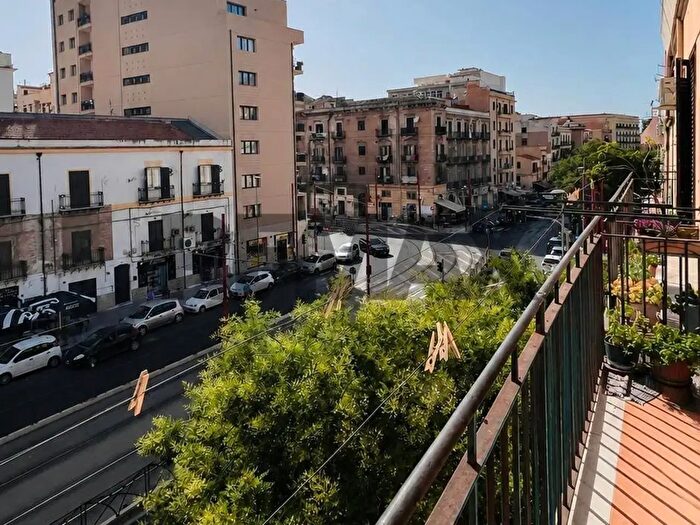 Appartamento quadrilocale in vendita in Corso dei Mille, Palermo