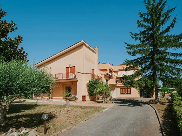 Appartamento trilocale in vendita in Via degli Olmi, Formello