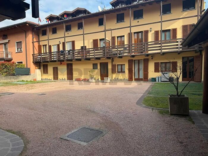 Appartamento trilocale in vendita in Via Contradello, Curno