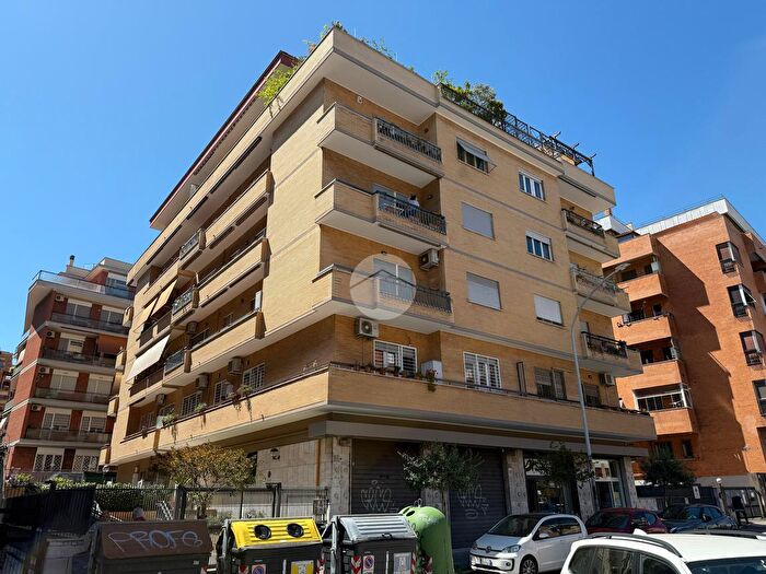 Appartamento trilocale in vendita in Via dei Crispolti, Roma