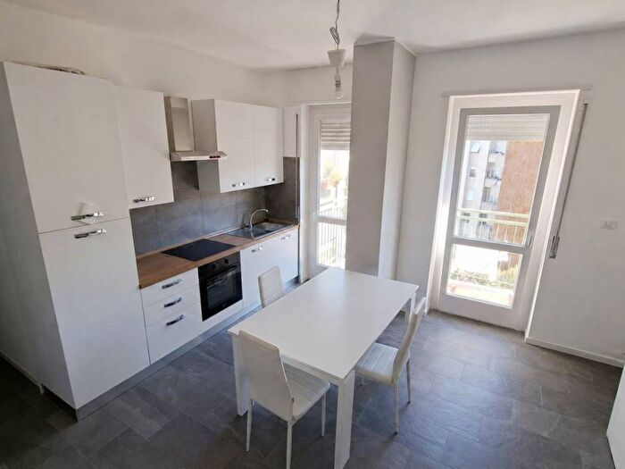 Appartamento monolocale in affitto in Via Cola di Rienzo, Solari, Milano