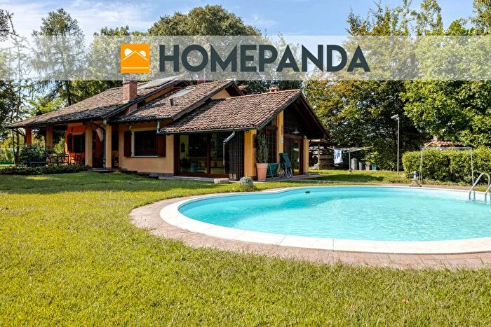 Casa con 6 locali in vendita in Via Trezzo, Vaprio DAdda