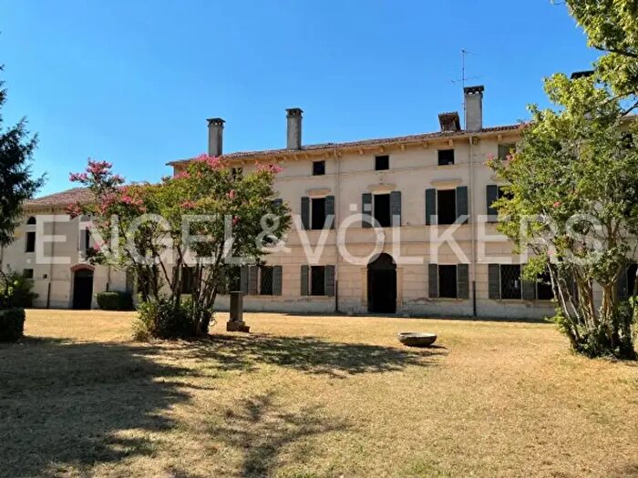 Casa con 6 locali in vendita in Via Settemb, Erbe