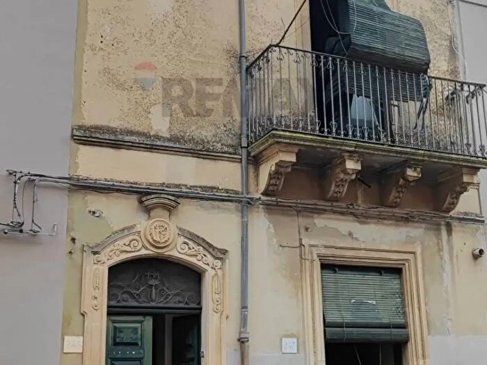 Casa con 5 locali in vendita in Via Filippo Cordova, Grammichele