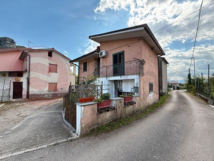 Casa con 5 locali in vendita in Via Volpazzoli, Cervaro