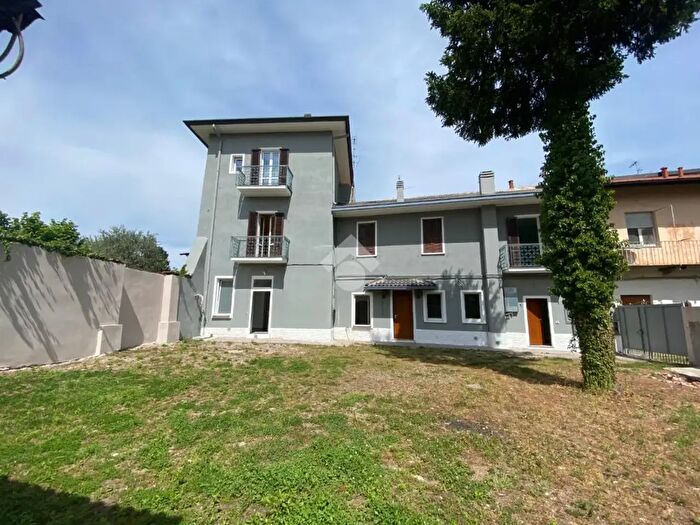 Appartamento trilocale in vendita in Via Milite Ignoto, Canegrate