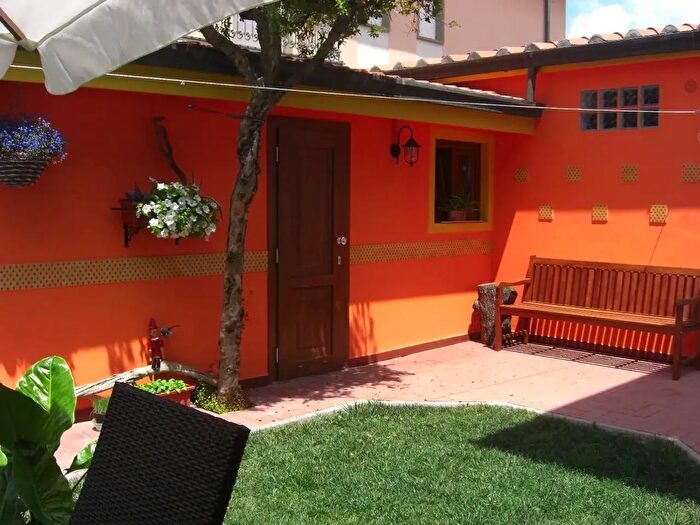 Casa con 8 locali in vendita in Viareggio