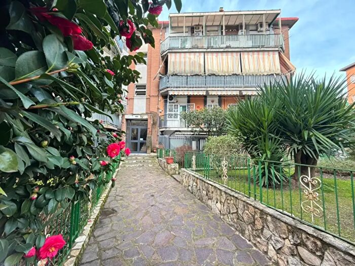 Appartamento bilocale in vendita in Via Terracina, Napoli
