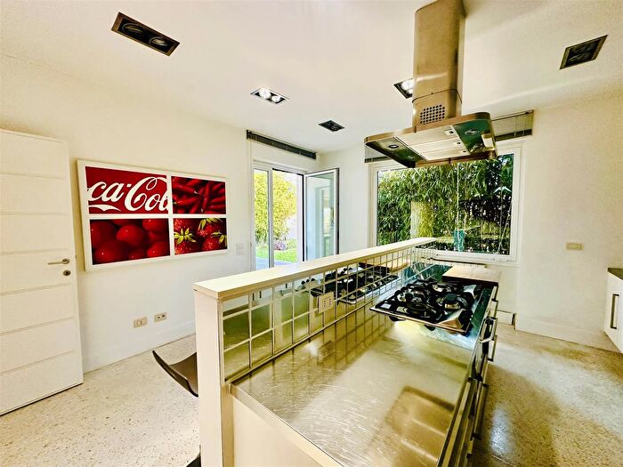 Casa con 13 locali in vendita in Vittoria Apuana Forte dei Marmi Lucca, Forte Dei Marmi