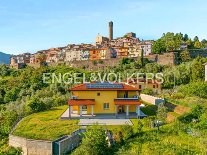 Casa con 6 locali in vendita in Via Bettola, Aulla